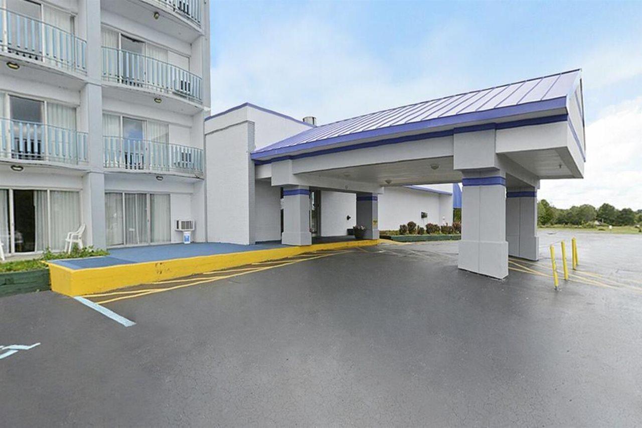 Howard Johnson By Wyndham Saint Joseph Benton Harbor Exterior foto
