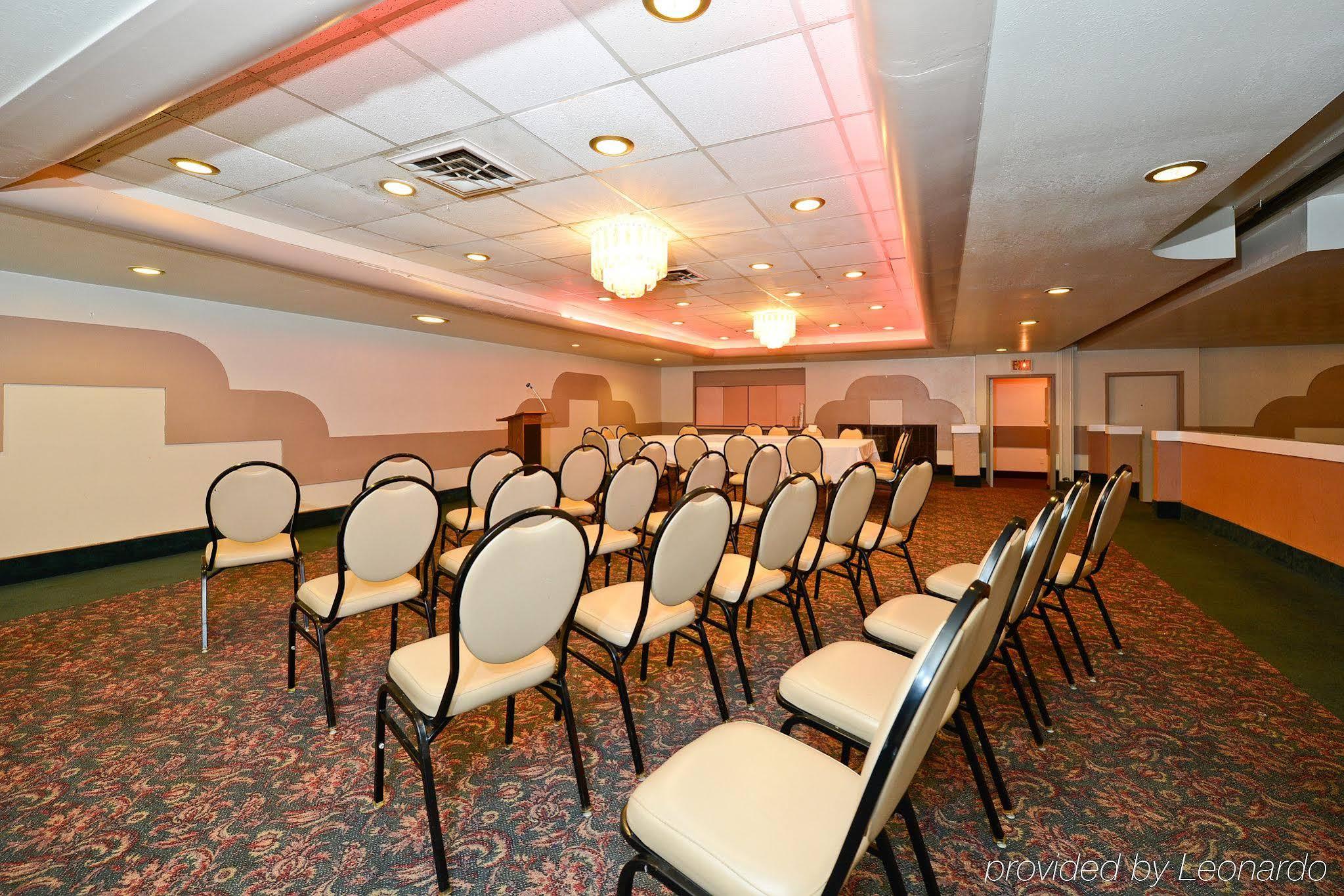 Howard Johnson By Wyndham Saint Joseph Benton Harbor Exterior foto