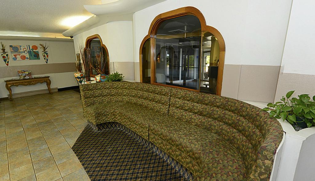 Howard Johnson By Wyndham Saint Joseph Benton Harbor Exterior foto