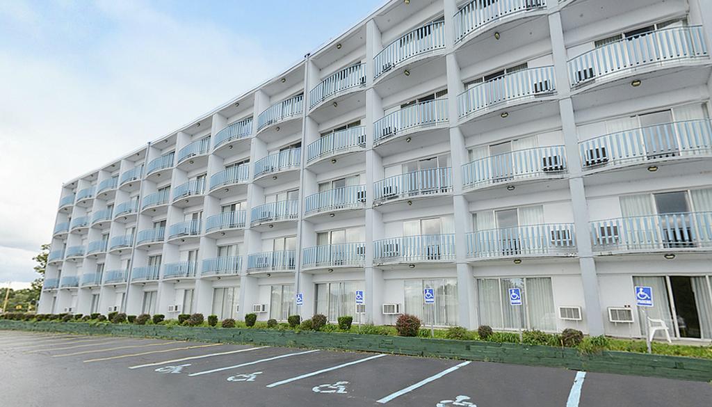 Howard Johnson By Wyndham Saint Joseph Benton Harbor Exterior foto