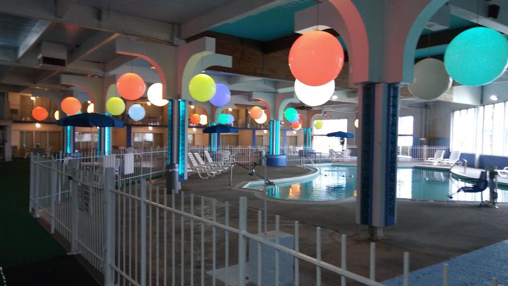 Howard Johnson By Wyndham Saint Joseph Benton Harbor Exterior foto