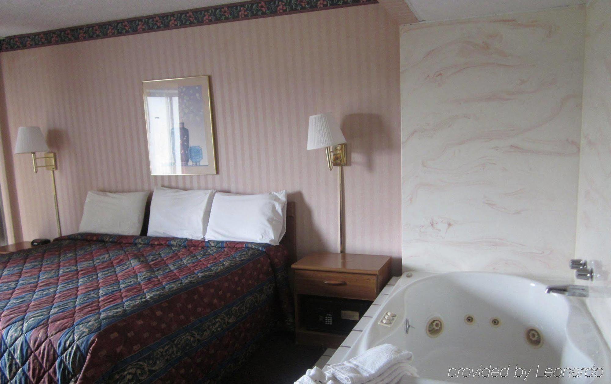 Howard Johnson By Wyndham Saint Joseph Benton Harbor Habitación foto
