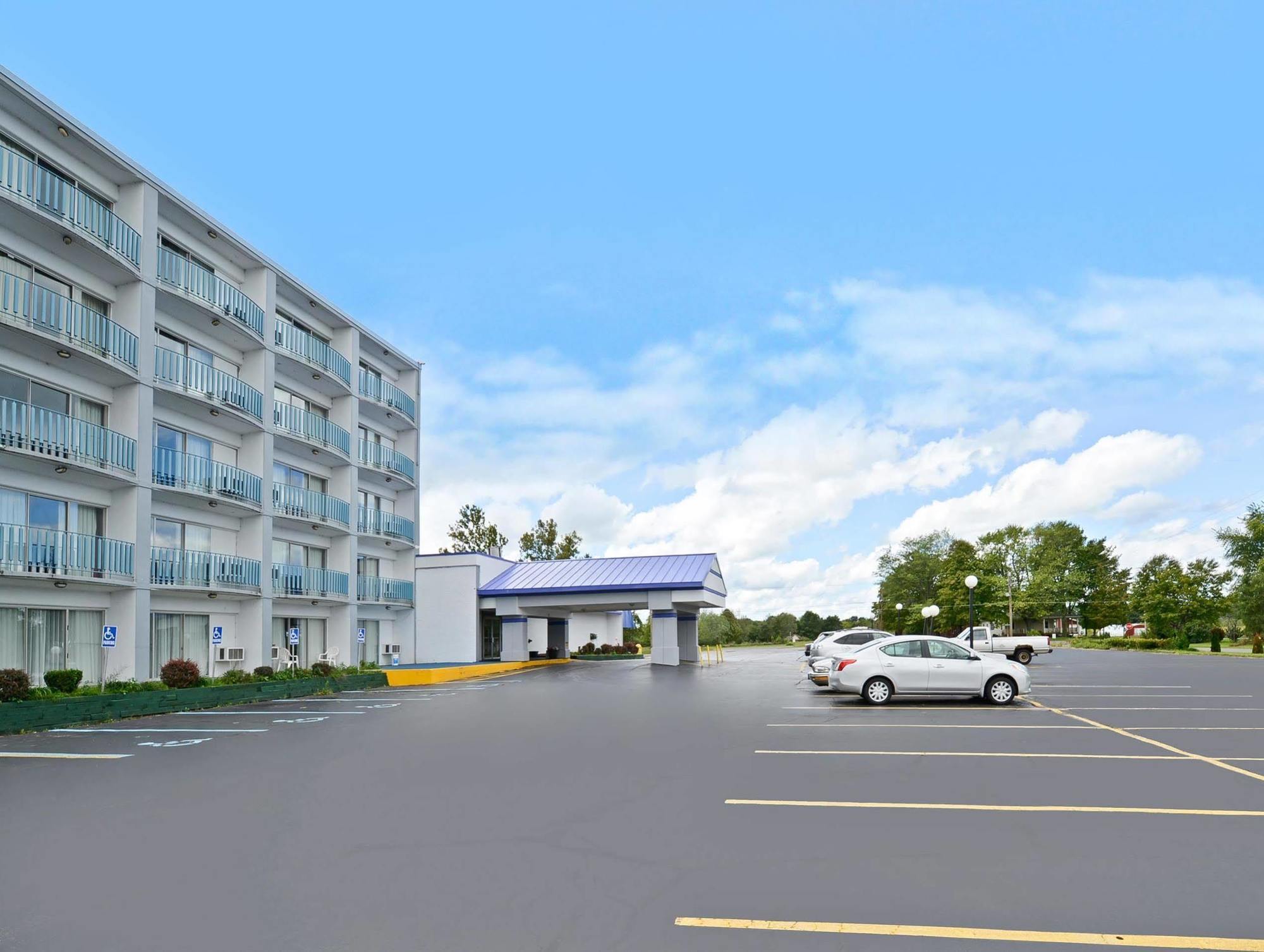 Howard Johnson By Wyndham Saint Joseph Benton Harbor Exterior foto