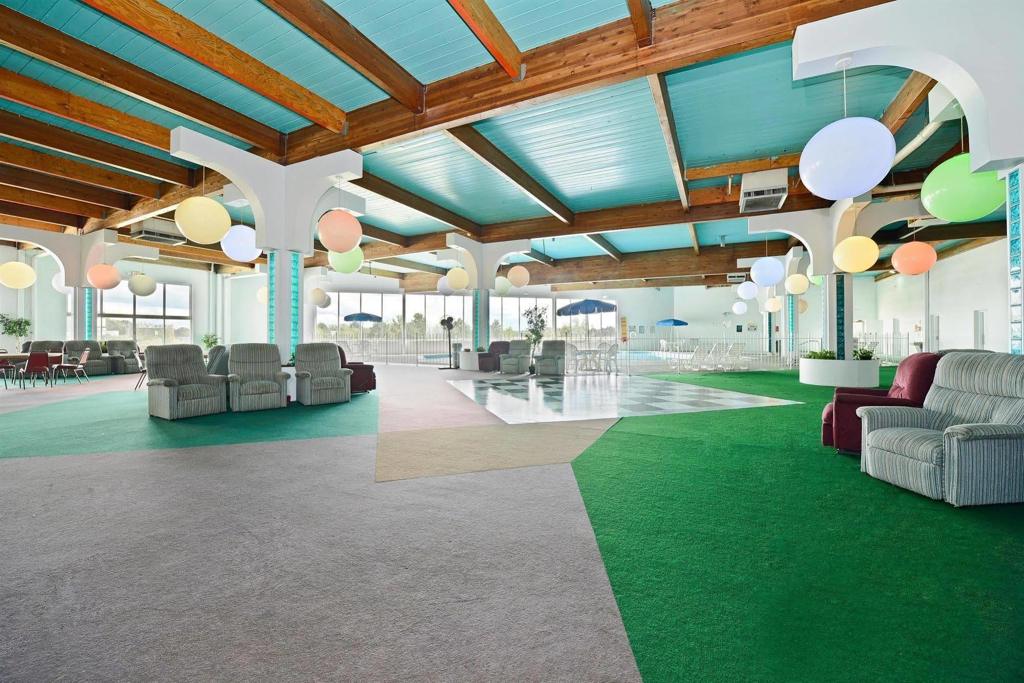Howard Johnson By Wyndham Saint Joseph Benton Harbor Interior foto