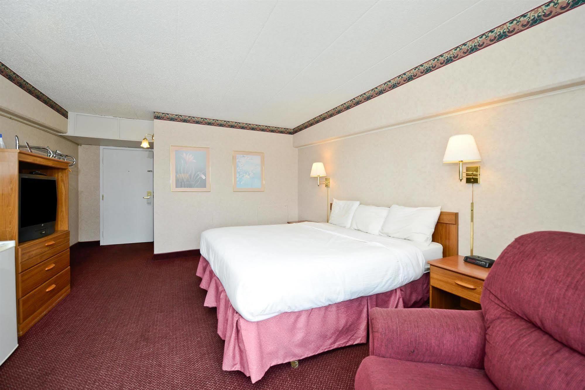 Howard Johnson By Wyndham Saint Joseph Benton Harbor Habitación foto