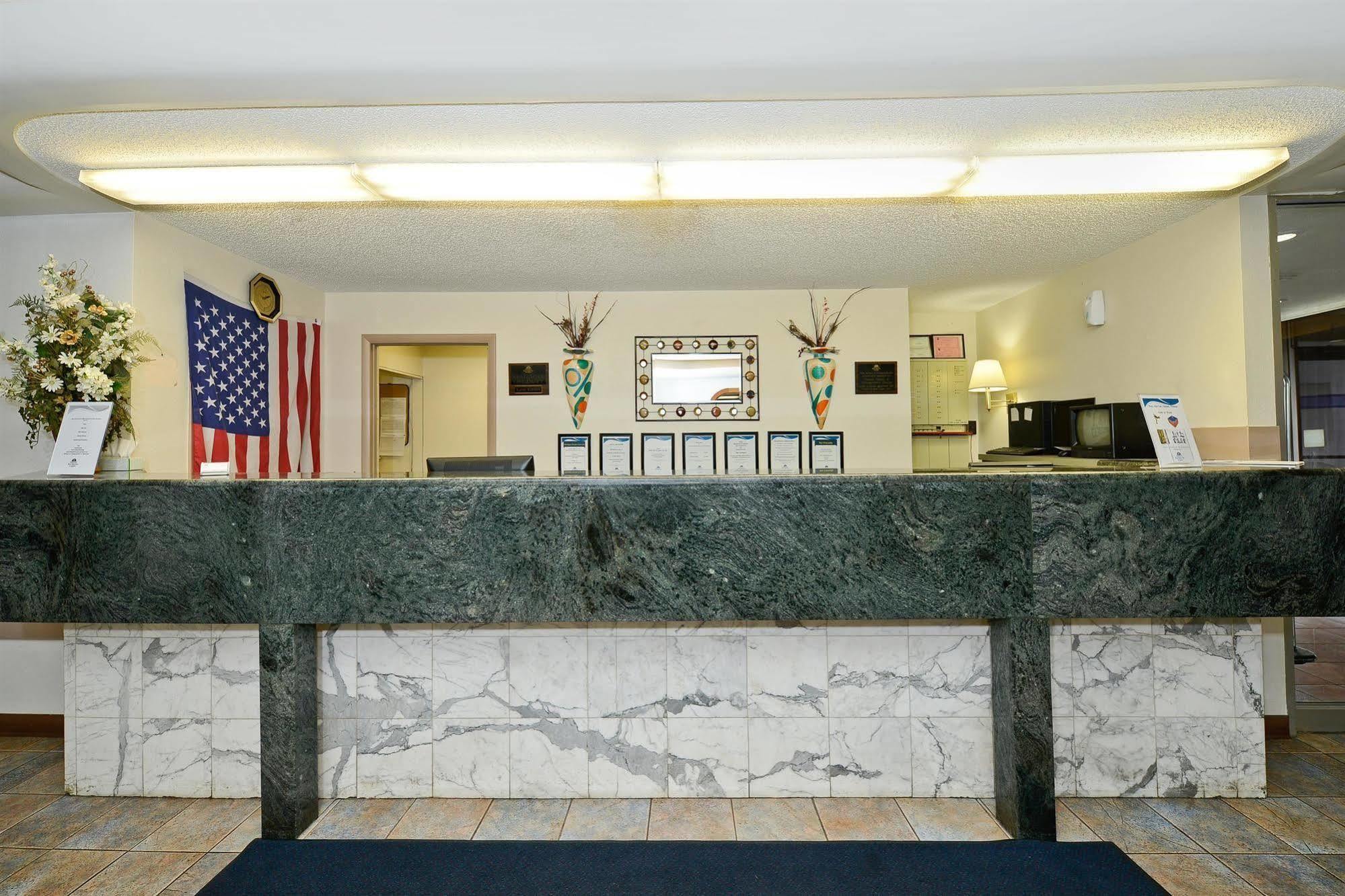 Howard Johnson By Wyndham Saint Joseph Benton Harbor Interior foto
