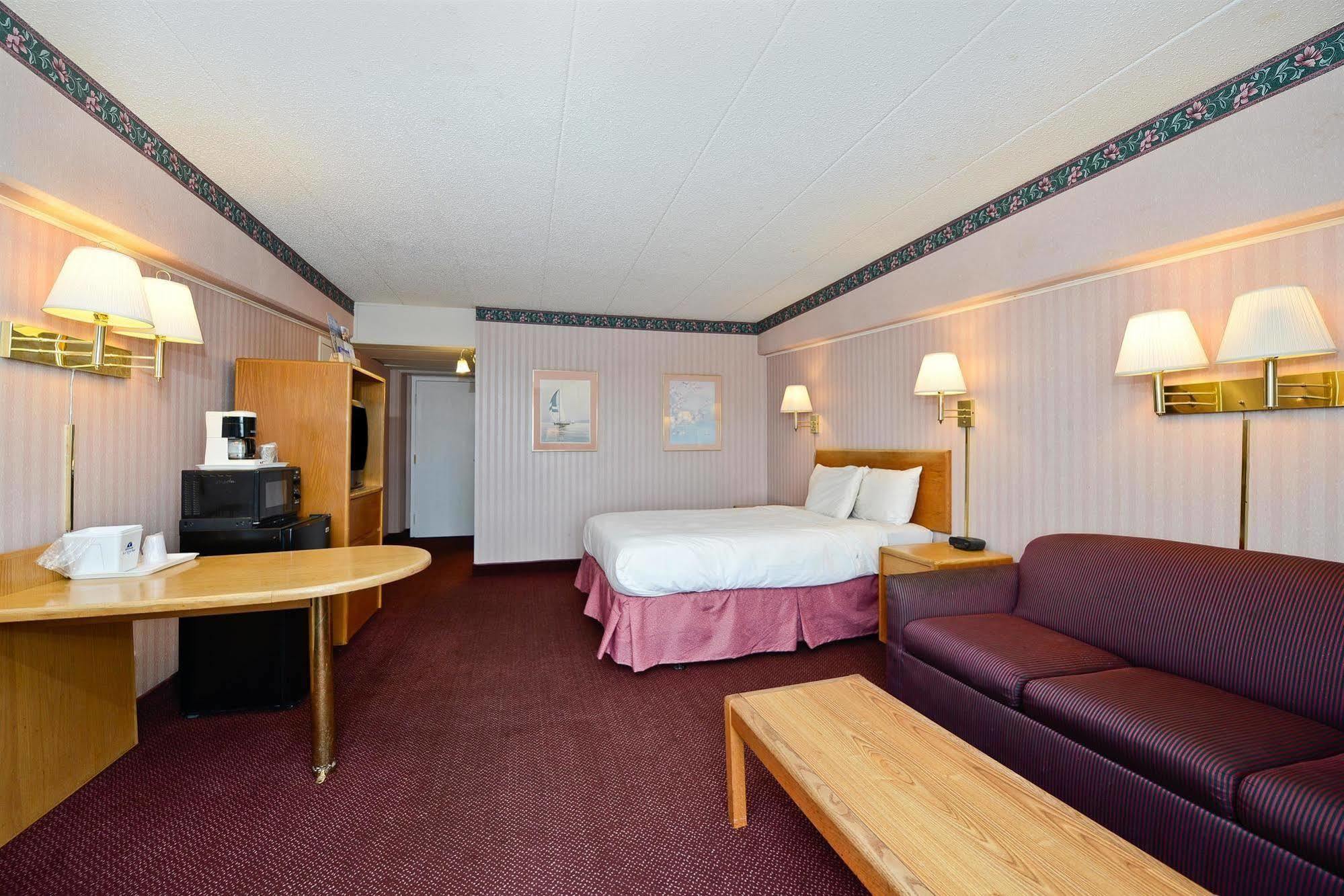 Howard Johnson By Wyndham Saint Joseph Benton Harbor Habitación foto