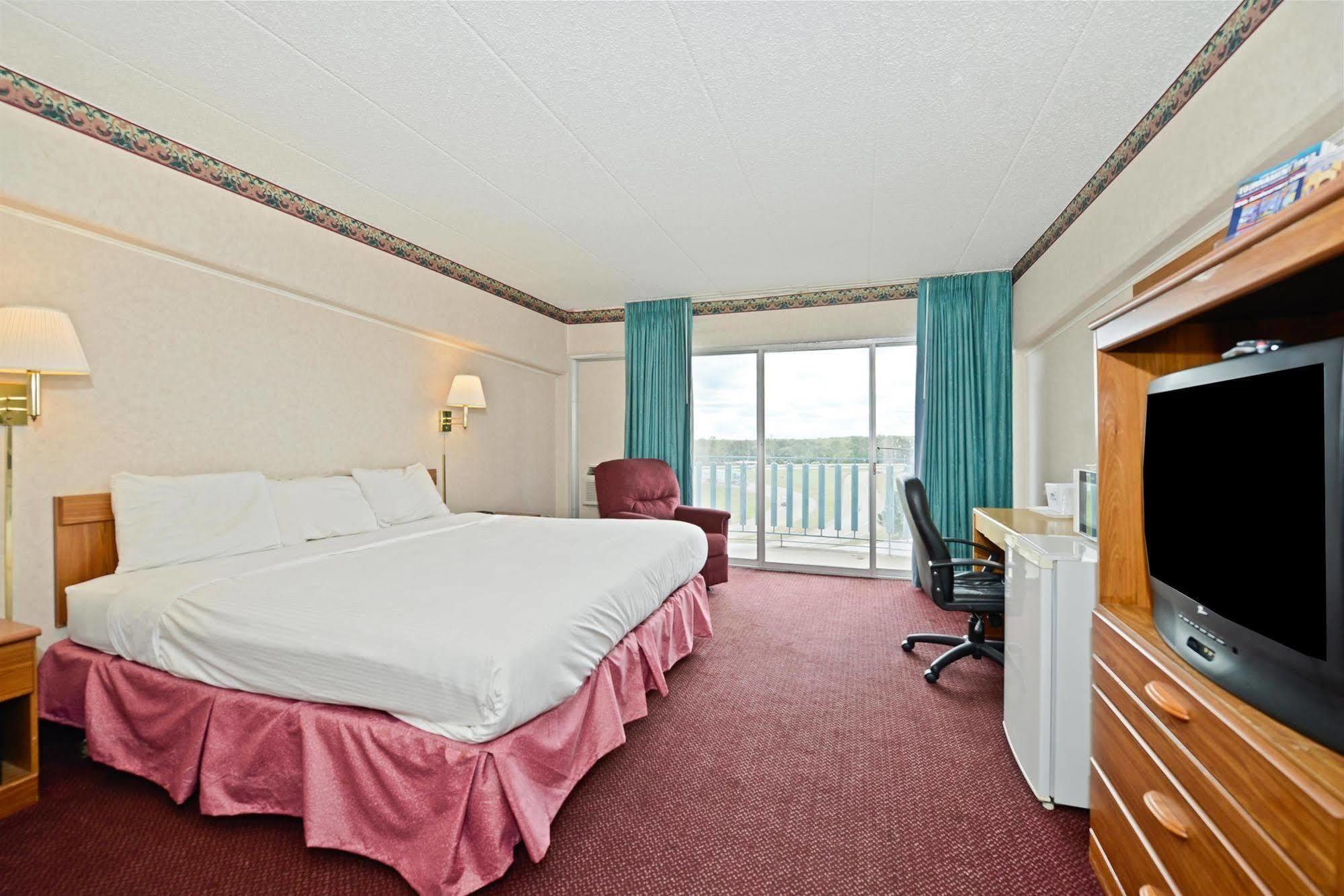 Howard Johnson By Wyndham Saint Joseph Benton Harbor Exterior foto