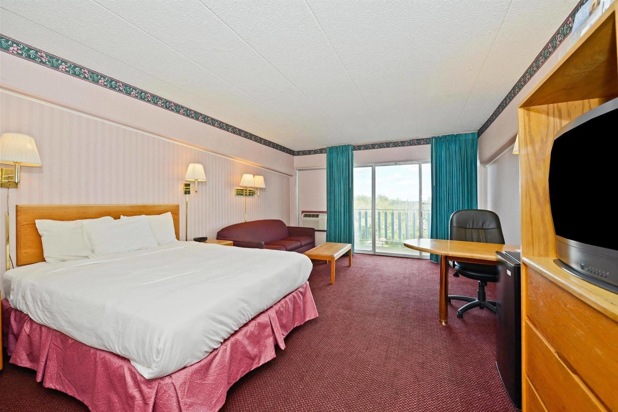 Howard Johnson By Wyndham Saint Joseph Benton Harbor Exterior foto