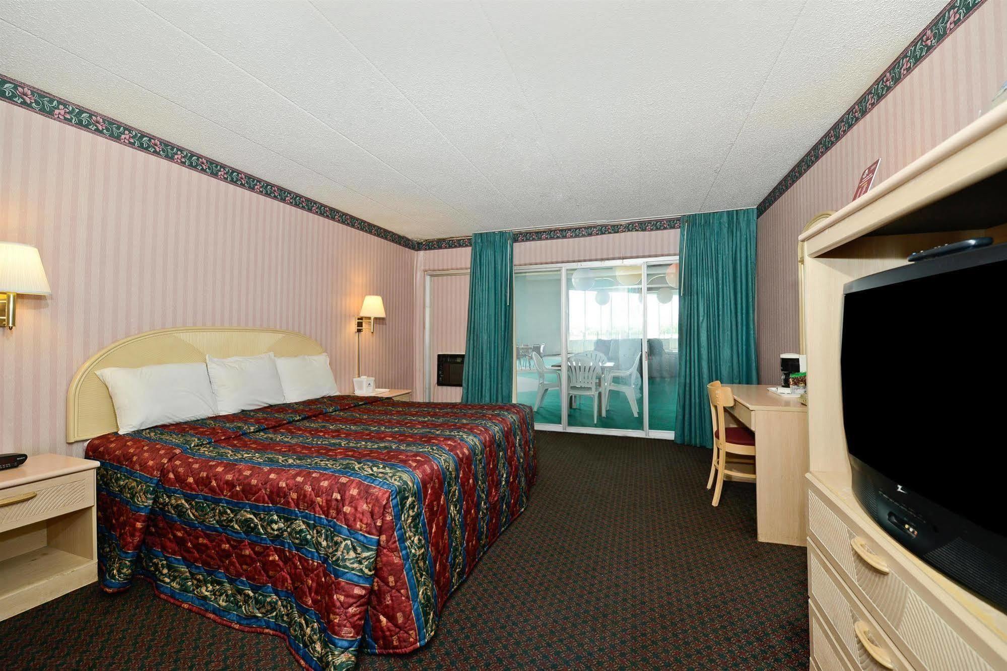 Howard Johnson By Wyndham Saint Joseph Benton Harbor Exterior foto