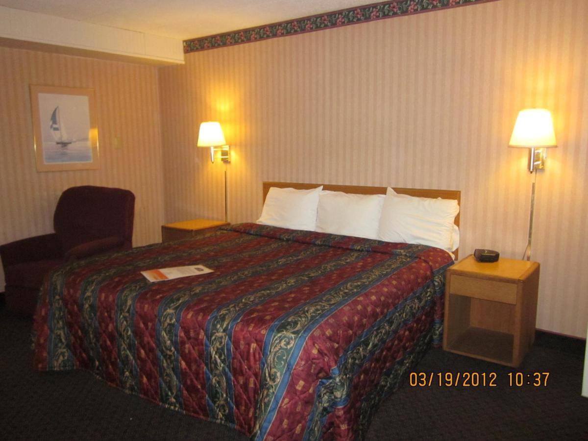 Howard Johnson By Wyndham Saint Joseph Benton Harbor Habitación foto