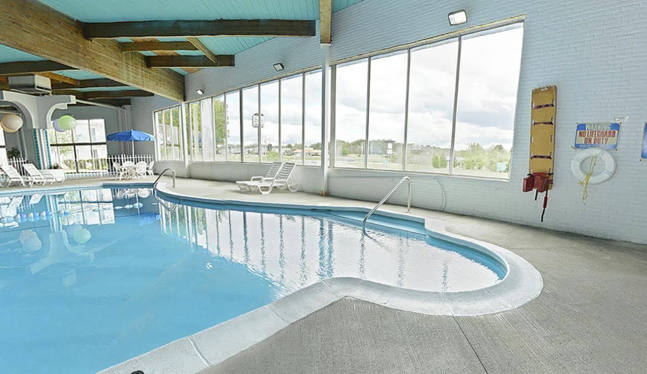 Howard Johnson By Wyndham Saint Joseph Benton Harbor Exterior foto