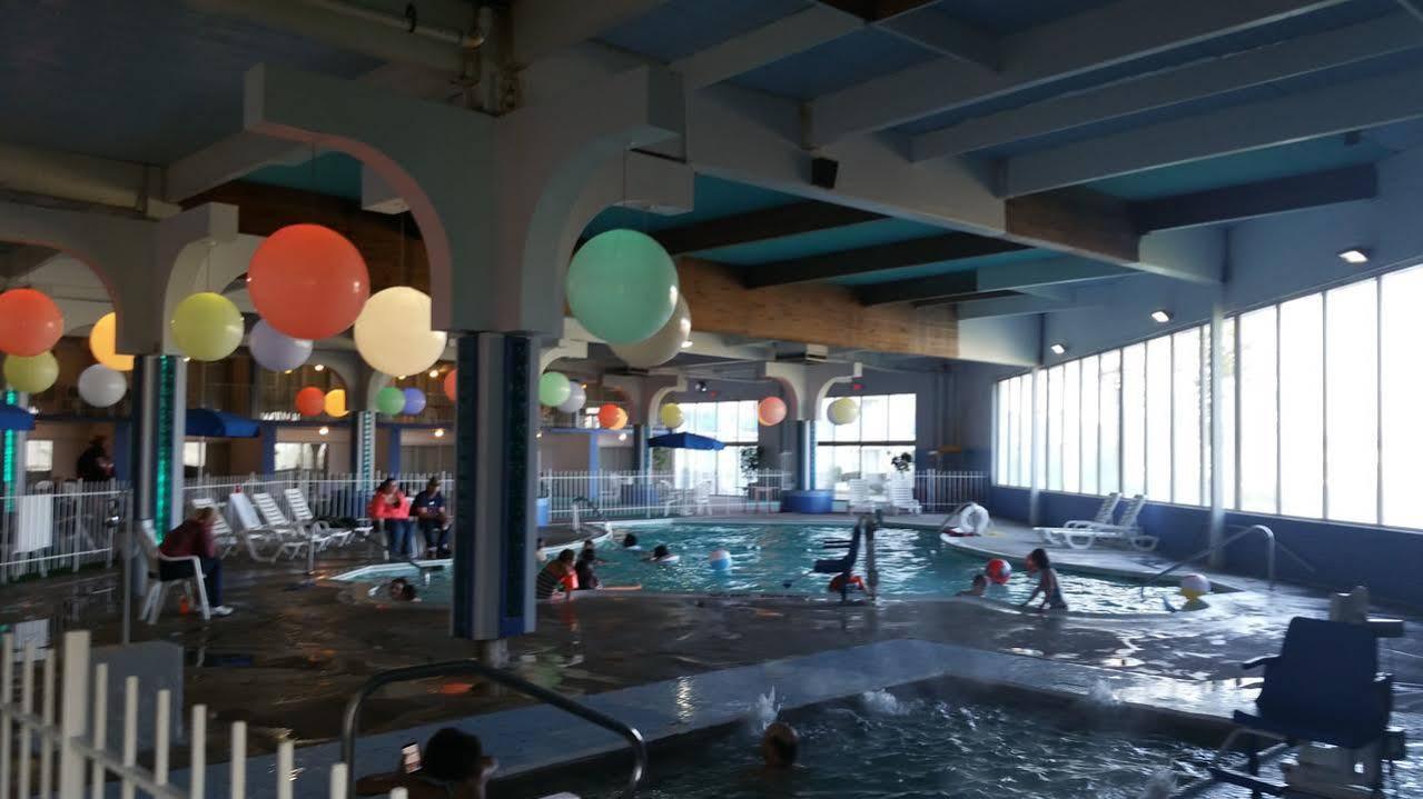 Howard Johnson By Wyndham Saint Joseph Benton Harbor Exterior foto